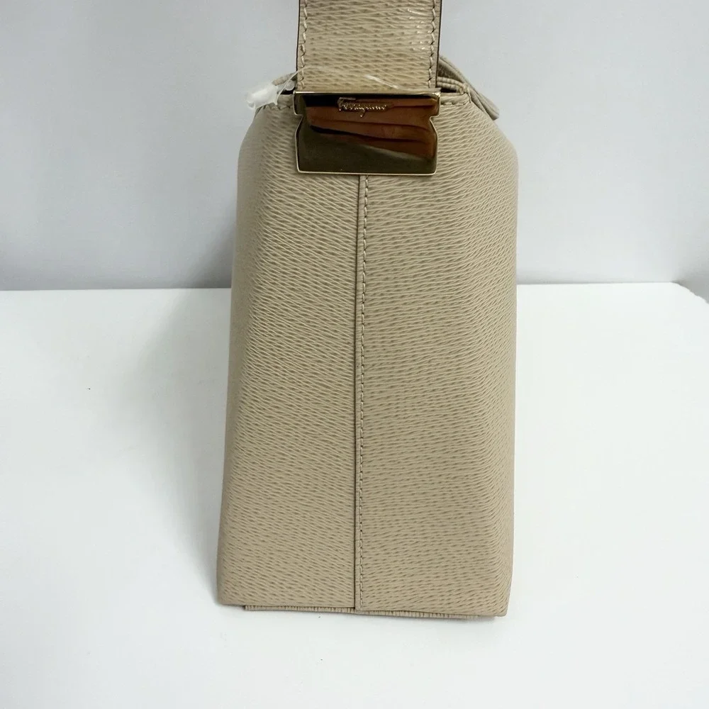 Vintage Salvatore Ferragamo Leather Purse Khaki Beige NWT $495.00 Gazzella